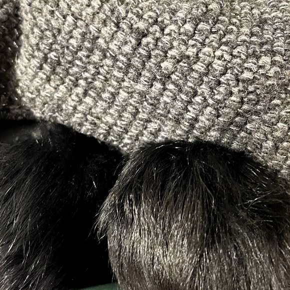 UGG TRI POM 100% CASHMERE CHARCOAL HEATHER HAT - Picture 6 of 11